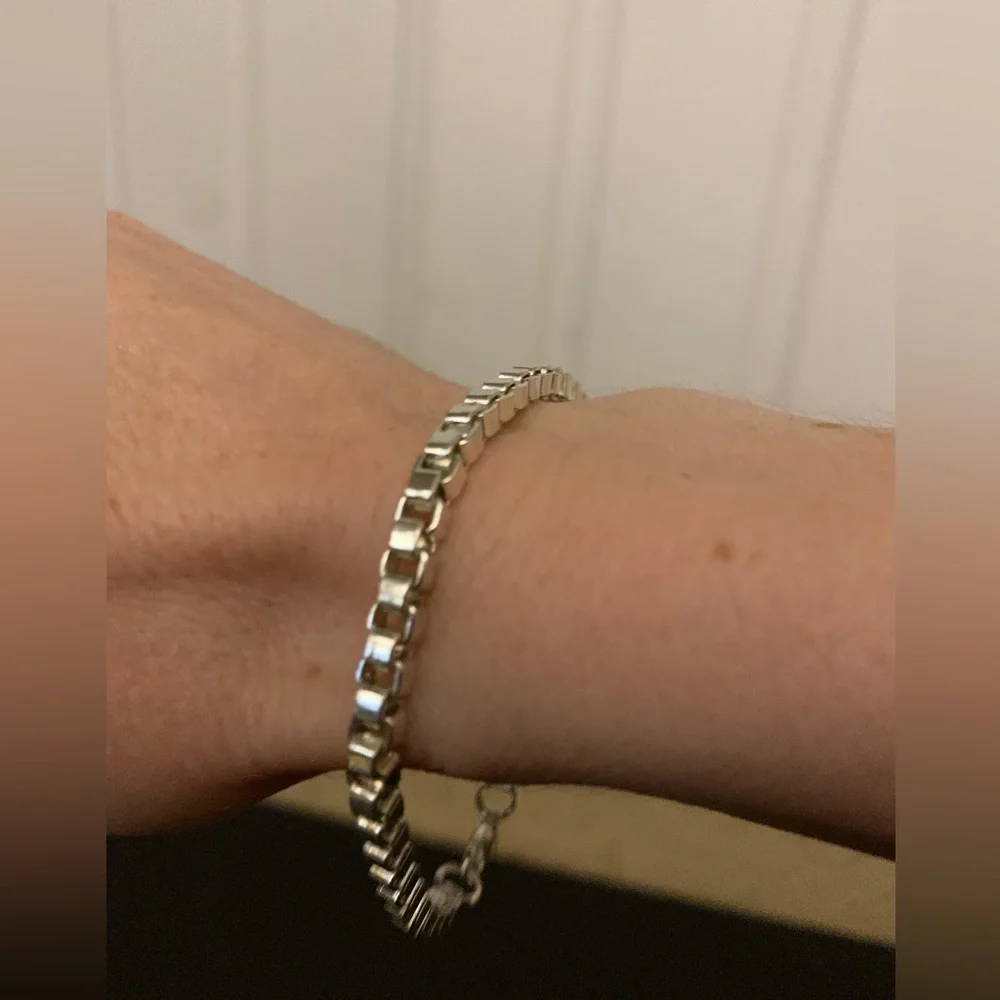 NWB Nikola Valenti Silver plated square link bracelet. - Picture 4 of 5